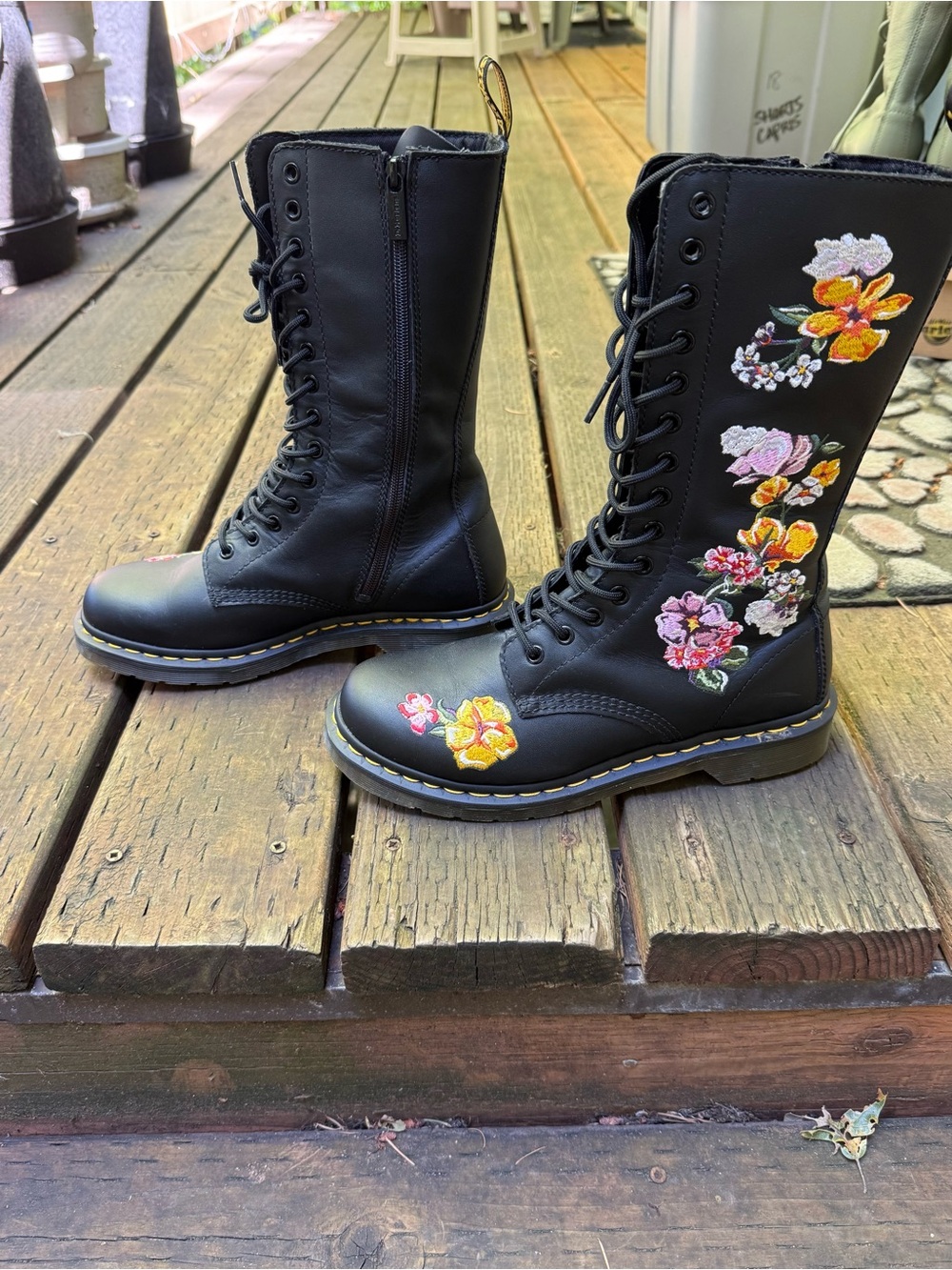 Dr. Martens 1914 Vonda II Floral Softy T UK7 US9 EUC discontinued 14-eye - Picture 4 of 8